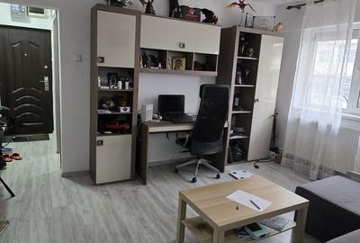 Apartament cu 2 camere semidecomandat, mobilat în Casa de Cultură