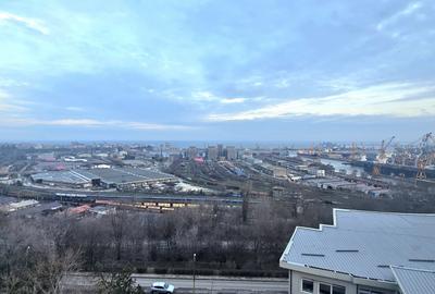 Studio luminoas 37 mp | Etaj 9 | Vedere panoramică la mare și port | bloc 1990 - 2