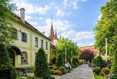 Vila Centru Istoric, Brasov: recomandata si pentru clinica/ centru educational - 1