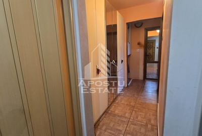 Apartament de vanzare cu 3 camere, centrala proprie, etaj 3, Lipovei - 10