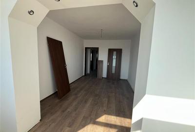 Lugoj, Apartament 3 Cam., 84 Mp., Semidecomandat, et.6, Central Blocul Postei - 2