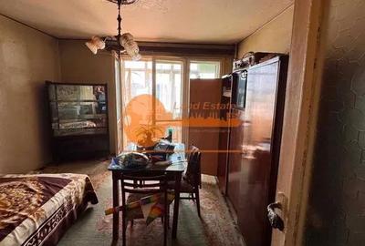 Garsonieră decomandată în Costin Georgian
