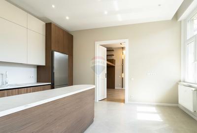 Apartament cu 3 camere de vânzare ultracentral str. Vasile Alecsandri - 9