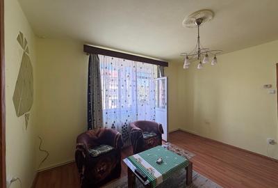 Apartament 3 camere - etaj 3 - balcon - zona Cedonia - 3