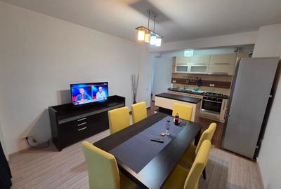 Apartament cu 3 camere decomandat, mobilat în Roșu