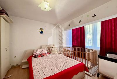 Apartament cu 3 camere semidecomandat, mobilat în Lunei