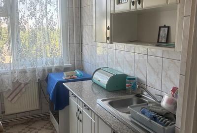 Apartament cu 3 camere decomandat în Berceni