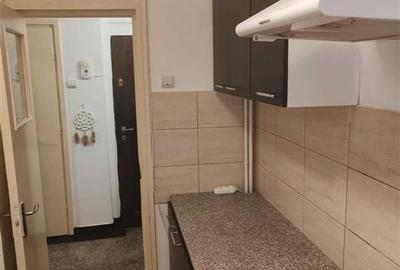Apartament cu 2 camere semidecomandat, mobilat în Podu Roș
