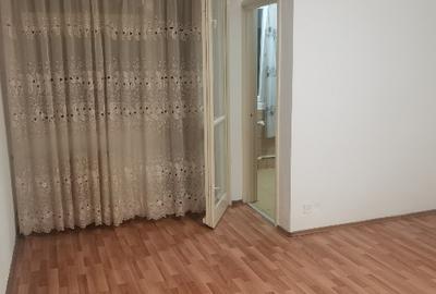 Garsonieră semidecomandată în Apărătorii Patriei