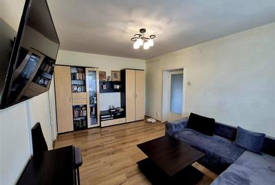 Apartament cu 3 camere semidecomandat în Tătărași