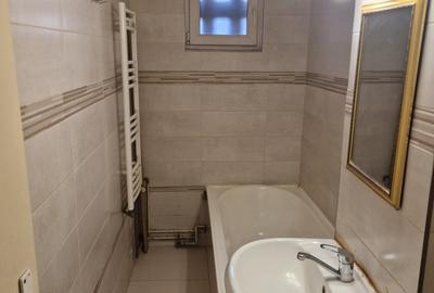 Apartament cu 2 camere semidecomandat, mobilat în Traian