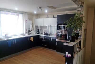 Apartament cu 3 camere semidecomandat în Florești