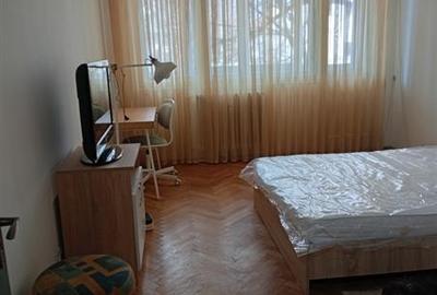 Garsonieră decomandată în Romană