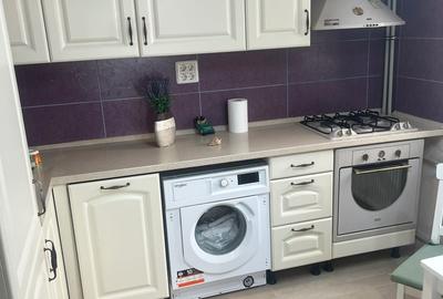 Apartament cu 3 camere decomandat în Drumul Taberei
