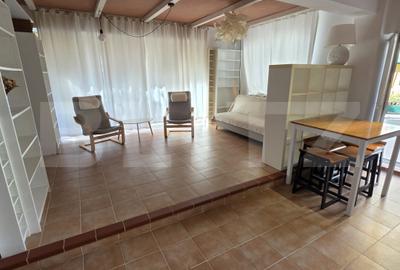 Apartament cu 2 camere semidecomandat, mobilat în Bună Ziua