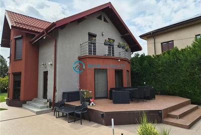 Casă cu 6 camere în Păulești