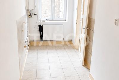 Apartament 2 camere etaj intermediar cu balcon zona Horea Centru - 3