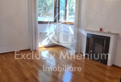 Casă cu 8 camere în Tei