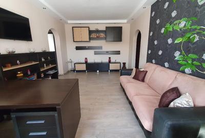 Apartament cu 3 camere decomandat în Baba Novac