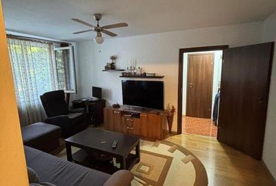 Apartament cu 3 camere semidecomandat în Giurgiului