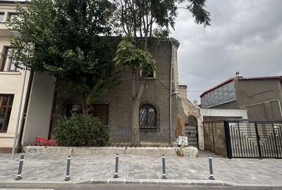 Casă individuală cu 12 camere în Pache Protopopescu
