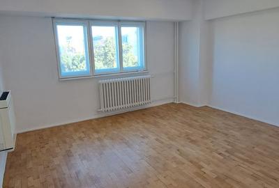 Apartament cu 4 camere decomandat în P-ța Unirii