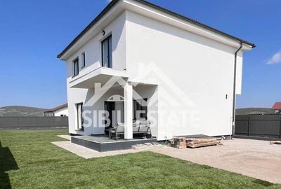 Casă individuală cu 4 camere în Cristian