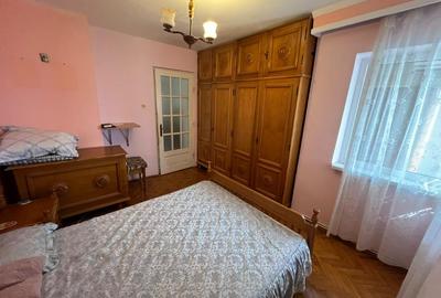 De vanzare Apartament 3 camere, zona Centru. - 8