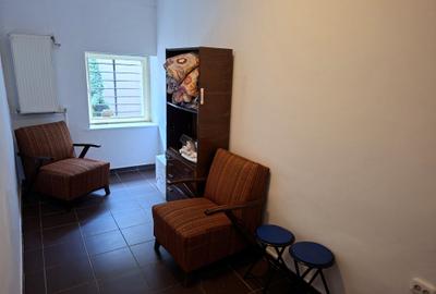Apartament modest cu 2 camere de închiriat, la demisol - Cotroceni - comision 0% - 12