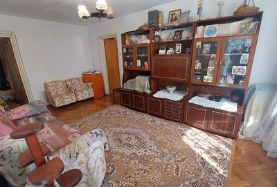 Apartament 4 camere – Bd. Chișinău, lângă Școala Gimnazială nr 4 - 8