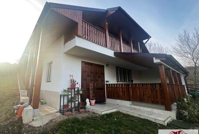 Casă individuală cu 4 camere în Est