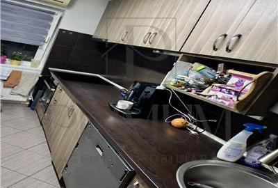 Apartament cu 2 camere semidecomandat, mobilat în Aradului