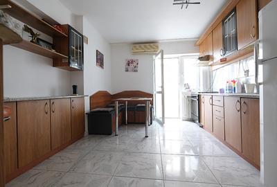 Cal. CALARASILOR, apartament 2 camere decomandate, mobilate si utilate, etaj 6/8 - 11