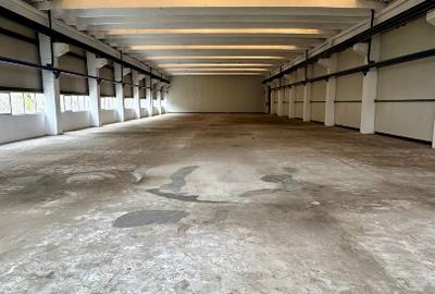 Închiriez spatiu industrial 990 MP - 5,5 euro /mp /luna +TVA - 5