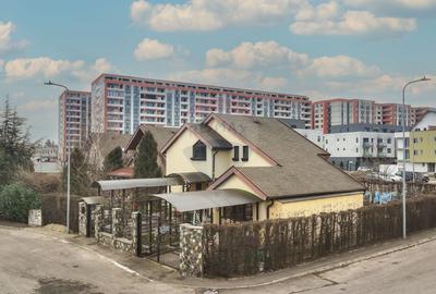 Casă / Vilă cu 4 camere de vânzare în zona Tractorul - 1