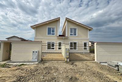 Duplex despartit prin camera tehnica - 4 camere Toate Utilitatile - 1