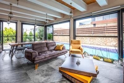 Vilă cu 5 camere, la 800m până la mare, cu piscina privata si panouri solare - 8