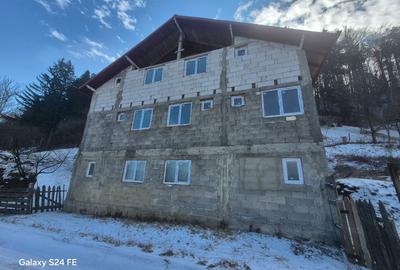 Casă individuală cu 6 camere în Agârcia