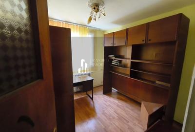 Apartament cu 3 camere semidecomandat în 1 Decembrie 1918