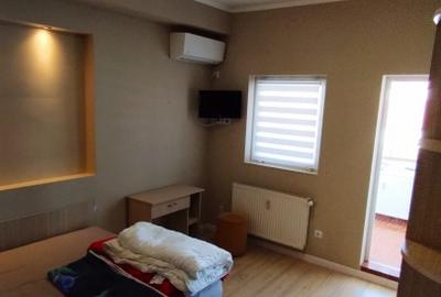 Apartament cu 2 camere semidecomandat, mobilat în P-ța Romană