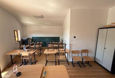 De inchiriat spatiu birouri, 10 birouri , 4 bai, garaj, 4 bai si teren 10 arii,S - 22