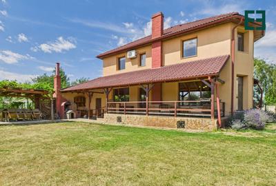 Casă individuală cu 6 camere în Subcetate