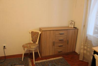 Vând apartament decomandat, 2 camere, etajul 2 / 4, Băile Herculane, zona Piață - 6