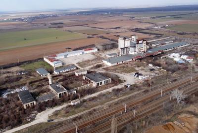 Spatii industriale , teren ,silozuri si Fabrica de nutret pentru animale Peris - 1