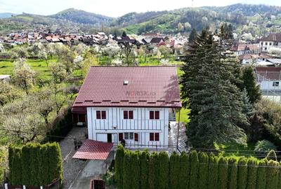 Refugiu de weekend sau business turistic, vila spatioasa, teren 1632 mp - 1