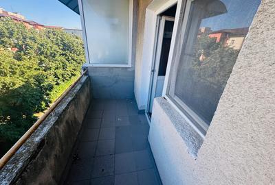 3 camere, decomandat, 2 balcoane,termositem,gaze in  zona semicentrala - 3