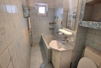 VÂND SAU SCHIMB * APARTAMENT 3 CAMERE * STRADAL * STR TULCEI NR 5 * ETAJ 2 * - 6