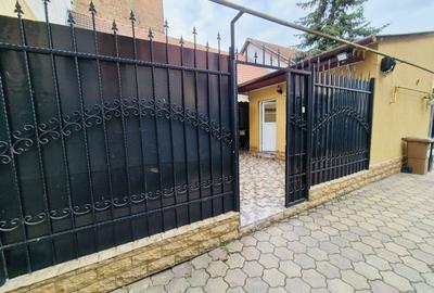 Casa cu teren , ULTRACENTRAL , singur in curte - 1