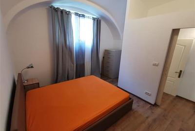 Inchiriez apartament 2 camere, centru