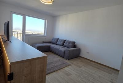Apartament cu 3 camere decomandat în Tractorul